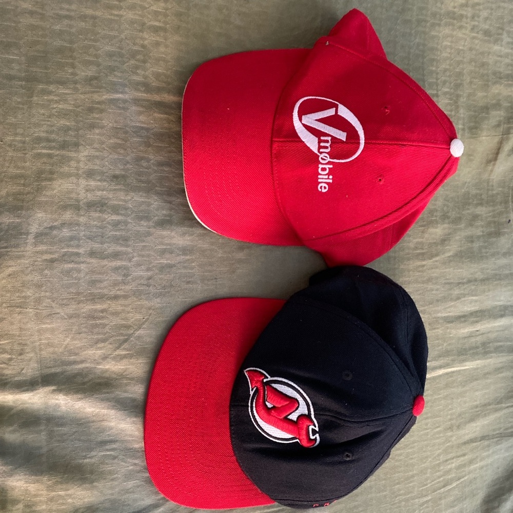 Caps
